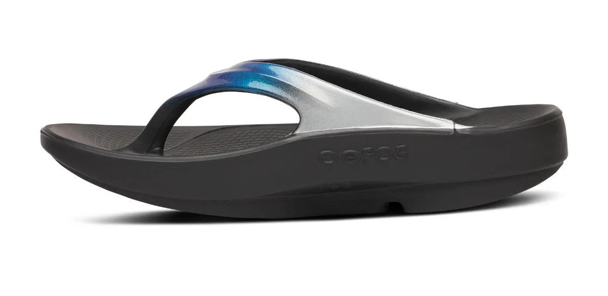Oofos OOMEGA OOLALA LUXE サイズ23/6 Oofos Women's OOlala Luxe SHIMMER BLUE