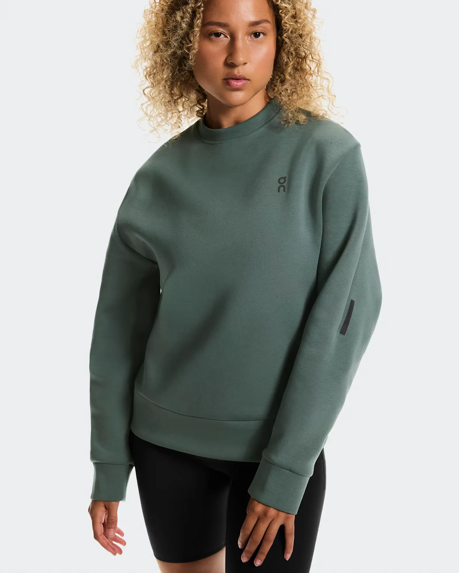 on running Focus Tech Crew スウェット　トレーナー On Women's Focus Tech Crew OLIVE