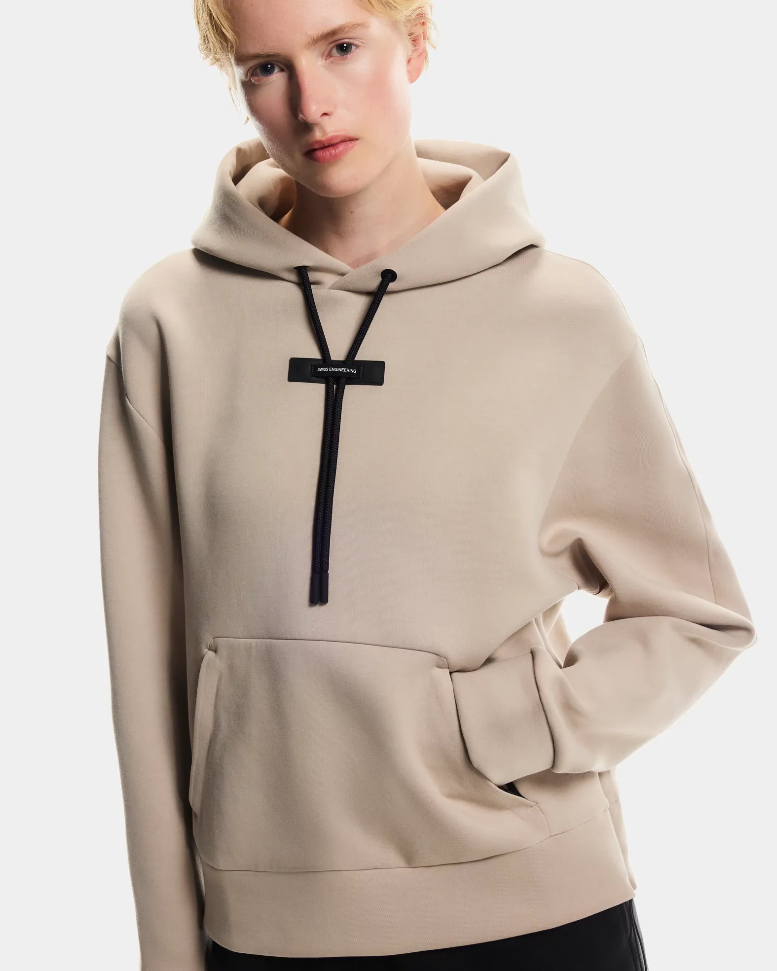 On Women's Focus Tech Hoodie DESERT